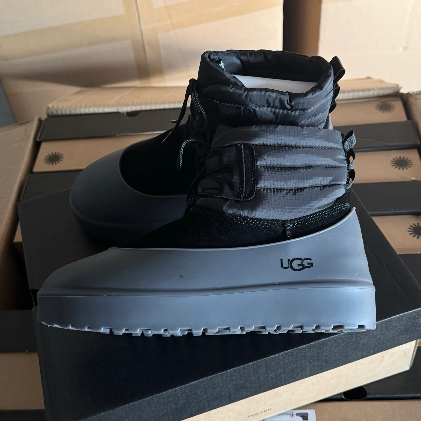 UGG high-end waterproof rain boots arrive, large foreign trade items, local 💰760